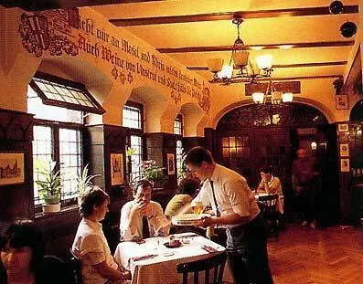 Altdeutsche Weinstuben Hotel 3*